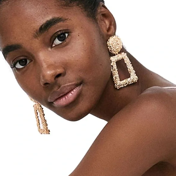 “PRICE DROP” Gold Geometric Statement Earrings - Picture 2 of 5